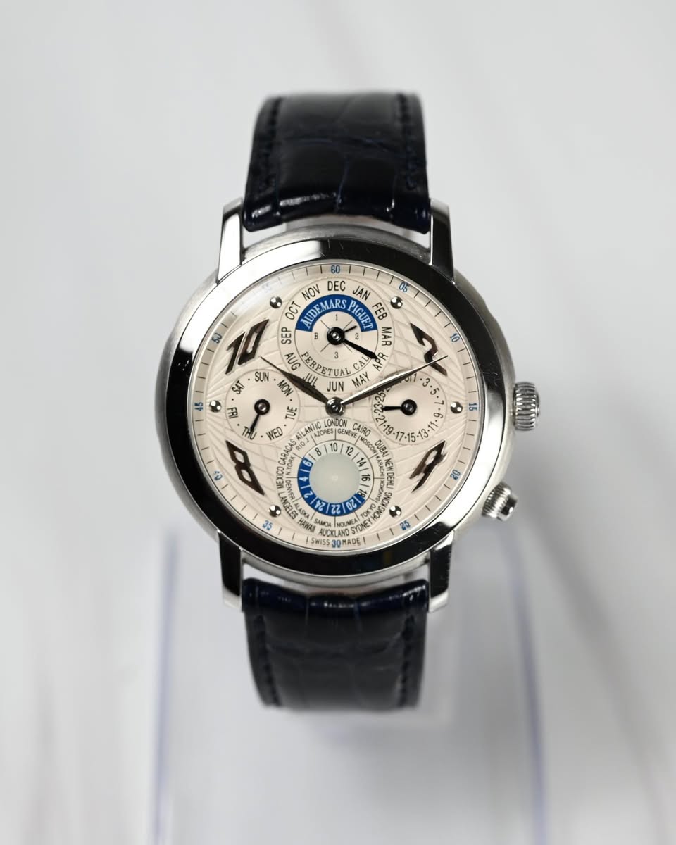May be an image of wrist watch and text that says '50 NO E JAN OCT ARS UE UE FEB SEP MAR "በር IN ውንን11 A ش APR SUN SA MON MAY ថ្៦ 별 I WED NYORK . C GENEVE EVE0 CAIRO DUBA NEWDE…