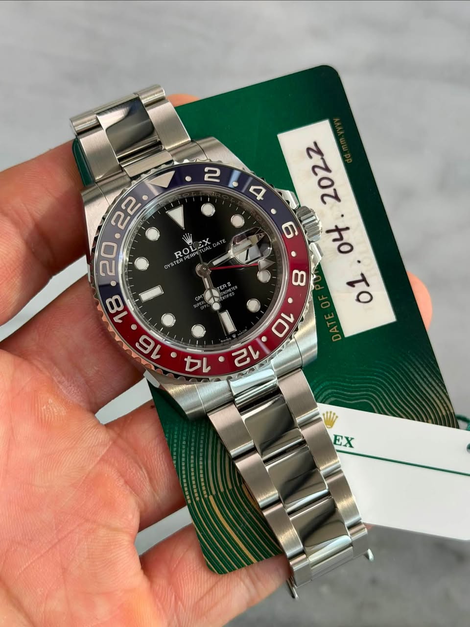 May be an image of wrist watch and text that says '2 4 ROLAX X ROL ER 2022 6 오 to DAEE 8 10 12 ٣ EX'