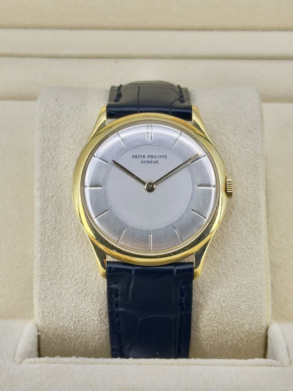 May be an image of wrist watch and text that says 'H PATEK PHILIPPE PATEHLPE PHIL PPE GENEVE II'
