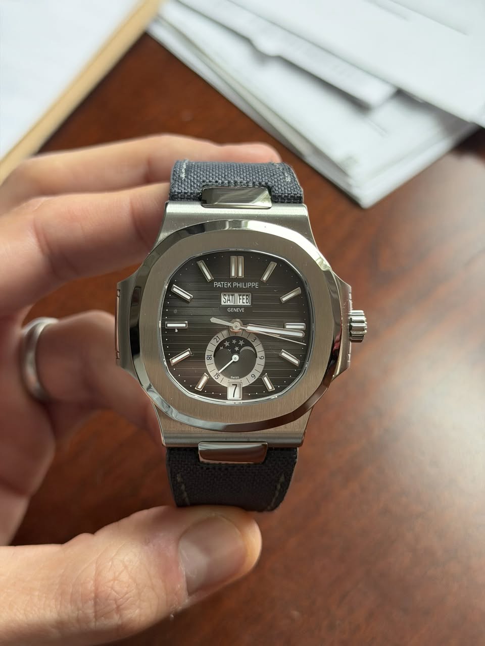 May be an image of wrist watch and text that says 'PATEK LIPPE SAITFEB SAN FEB 21 N N 19 9 ਦ ٥'