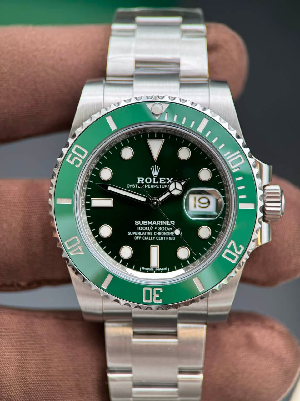May be an image of wrist watch and text that says '50 ROLEX OYSTL PERPE PERPETUA TUA 10 19 SUBMARINER 1000/2 300m SUPERLATIVE ATIVE HRONOME SUPERLATIVECHRONOME ΕΜΕ OFFICIALLY OFFI…