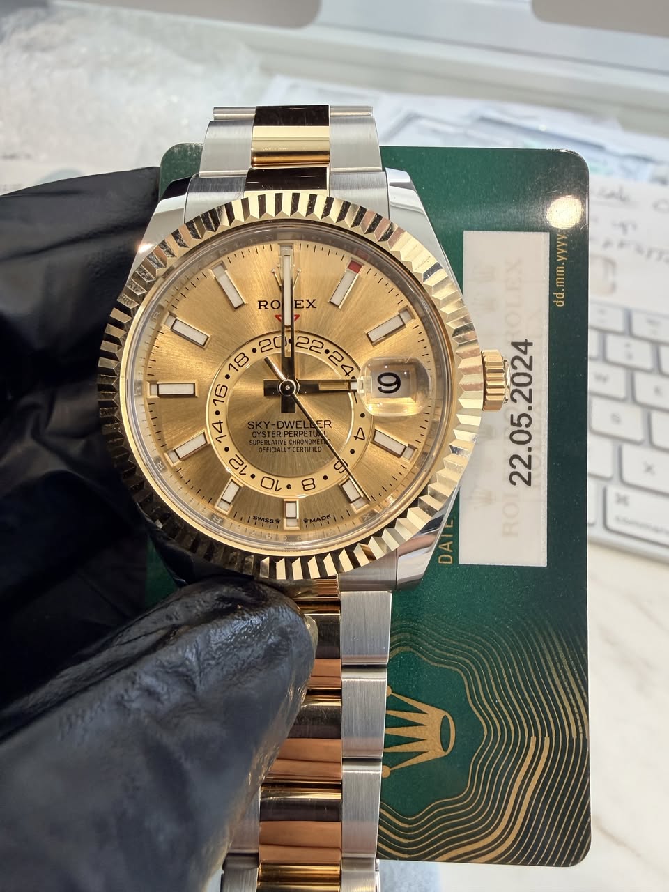 May be an image of wrist watch and text that says 'ነትንንማ AIT RO EX I ER xarto yvy Am dd. KII RO 公 XL 4 I 8 C DA D'