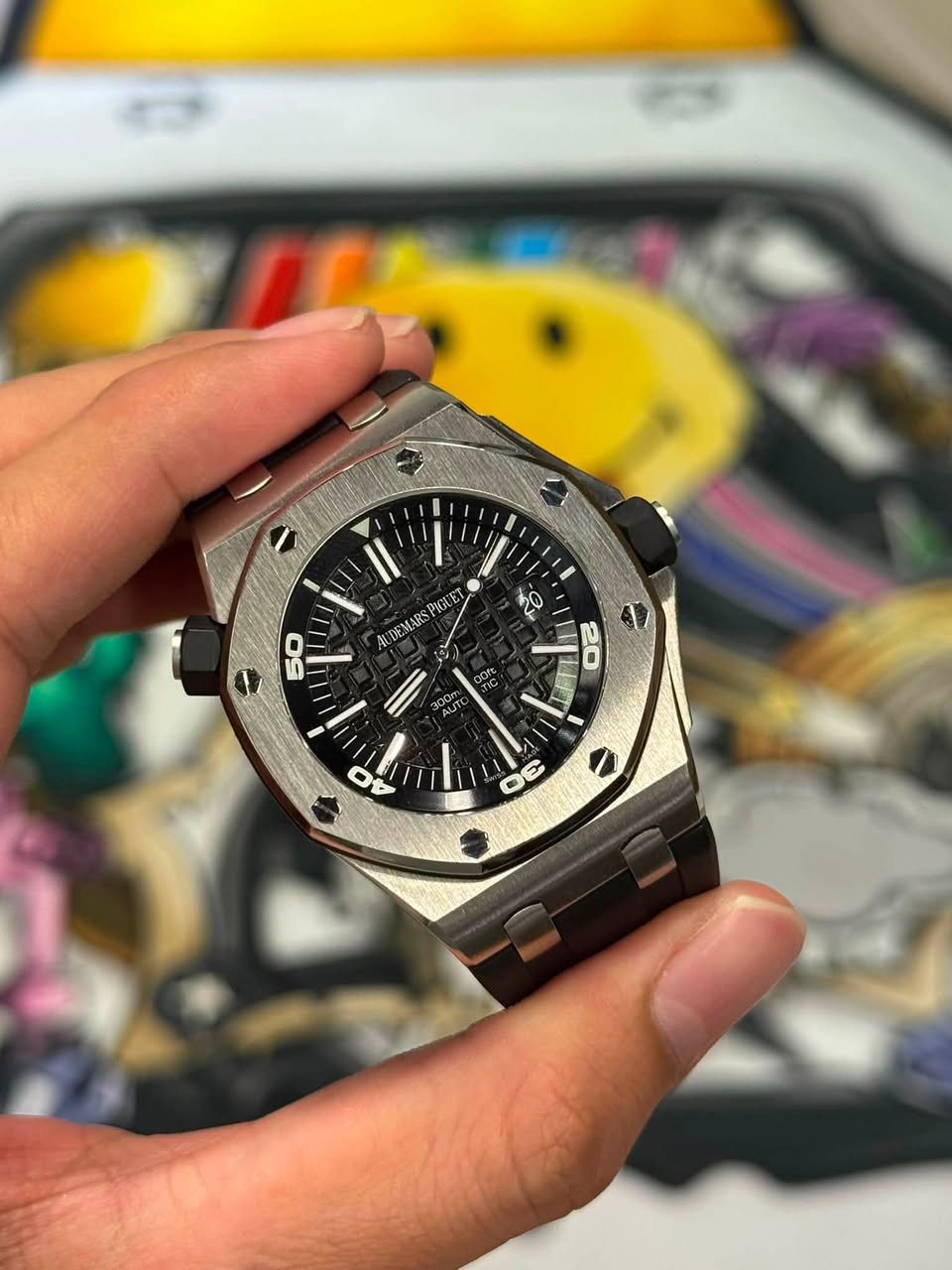 May be an image of wrist watch and text that says 'LARS AUD DEMARS RSPIGUR PIGUE 0e V o 20 40 DE 백 E 4'