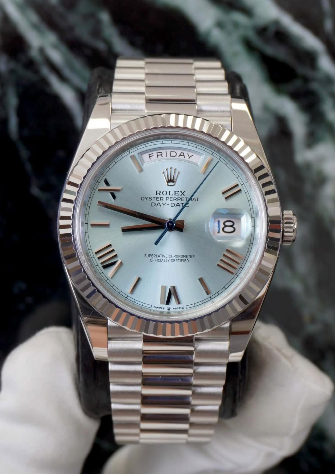 May be an image of wrist watch and text that says 'FRIDAY ROLEX OYS OYSTER OYSTERPERPET PERPET PERPETBAL OYSTERPERPETPAL JAL DAY-DAT DAY -DAT II 8 SUPERLAT RLATNVE TINECHRONONE…