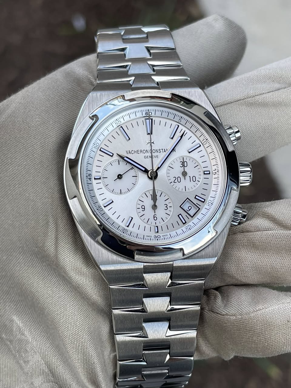 May be an image of wrist watch and text that says 'VACHERONDONSTA VACHERON ONSTAN GEN VE E l ጥ 0' - o D 9 3 6 D 0ễ 9 I S S'