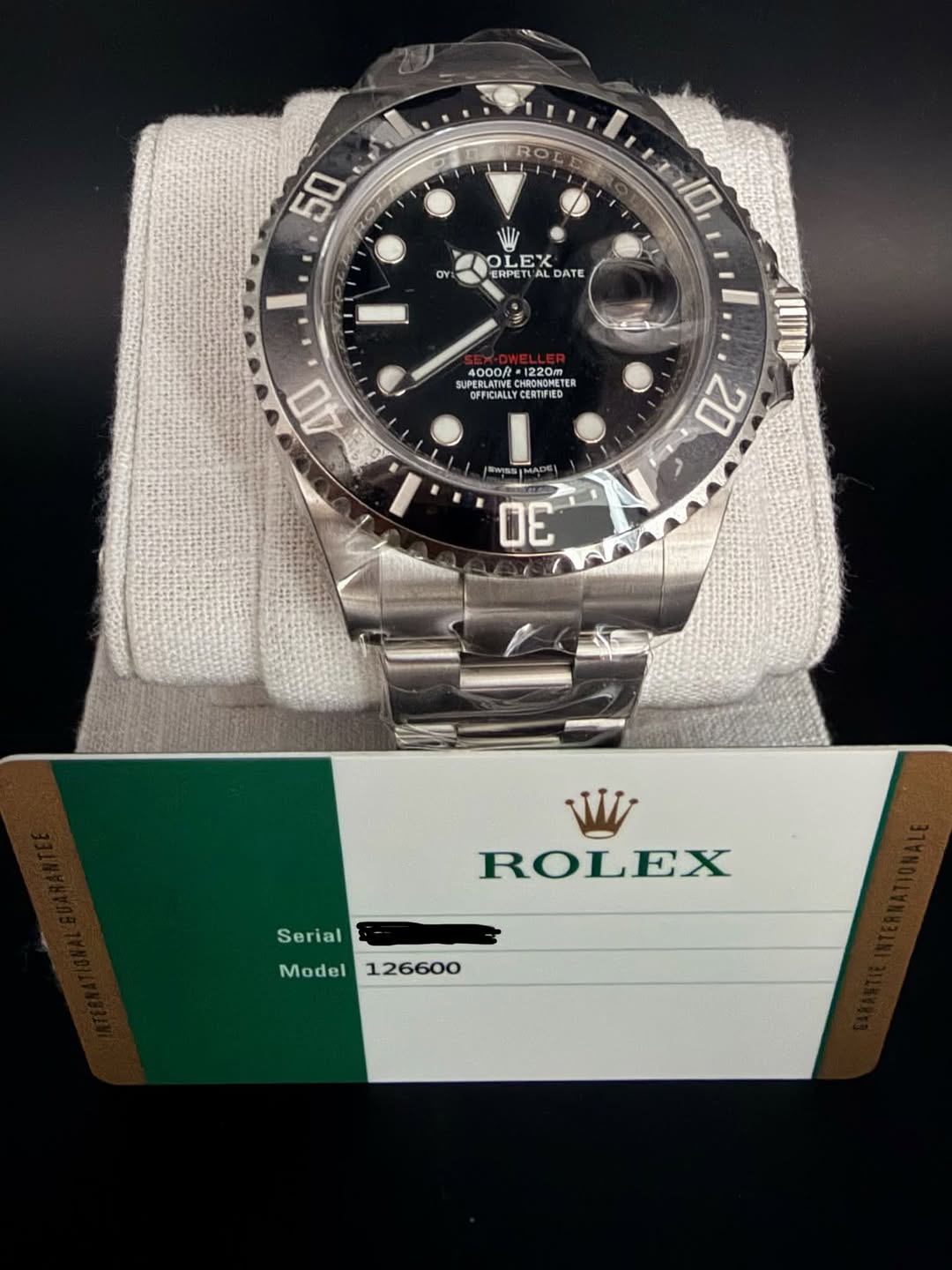 May be an image of wrist watch and text that says 'ROL 50 αγι 10 OLEX ER ERPE ERPETIA DATE 4000ft 1220m SUPERLAT UPERLATIVE PERLATIVECHROWONL CHRONN OFFICIALLY PPICIALLYCERTF…