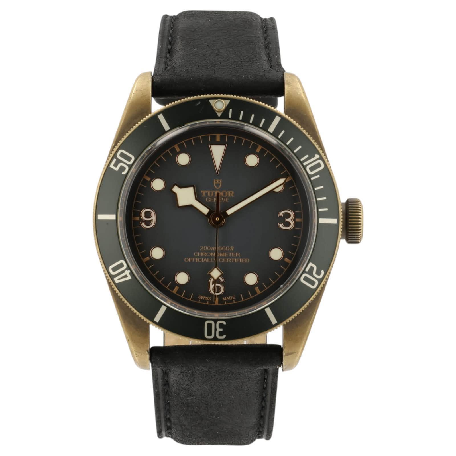May be an image of wrist watch and text that says '50 I 10 3- 3 AO 02 DE'