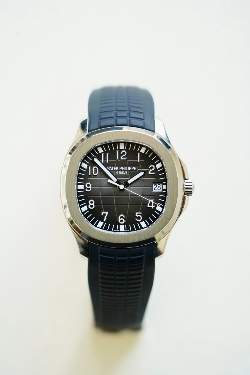 May be an image of digital watch and text that says '12 PATEK PHILIPPE GIENEVE ENEVE '