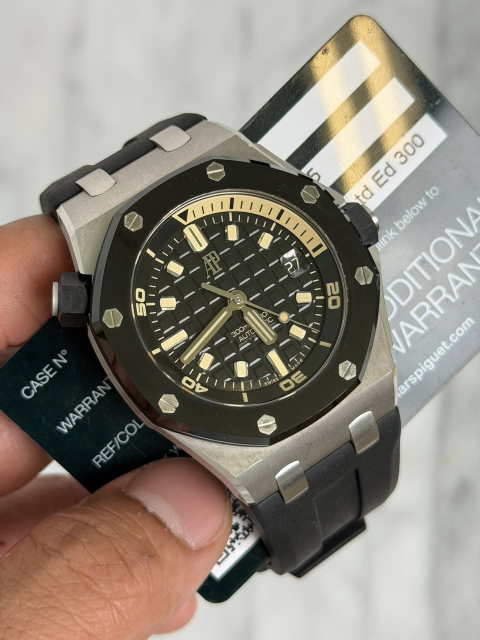 May be an image of digital watch and text that says 'L0 50 Ed300 Ed 300 td nkbelowtc mink DITIONA ARRAN to below VARRAN Aa arspiguet.com ٣ ミー O 0 DE CASEN CASEN WARRAN REF/CO 味'
