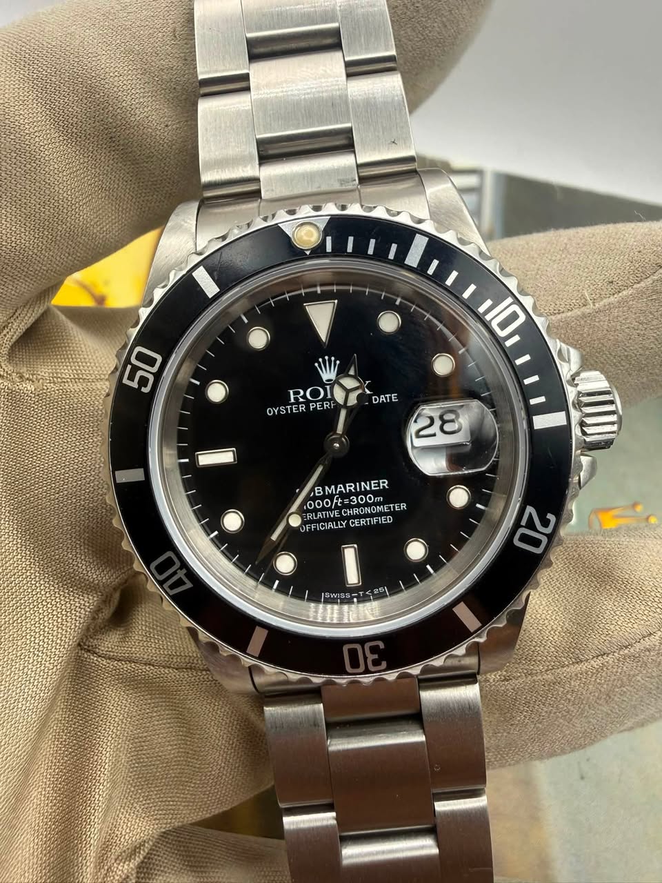 May be an image of wrist watch and text that says '50 10 ROI DATE OYSTER OYSTERPERF PERF ROIY PERF 1 28 BMARINER OLATIVECHRONOMETER 000ft=300m HRONOMETER TER OFFICIALLYCERTIFIED…