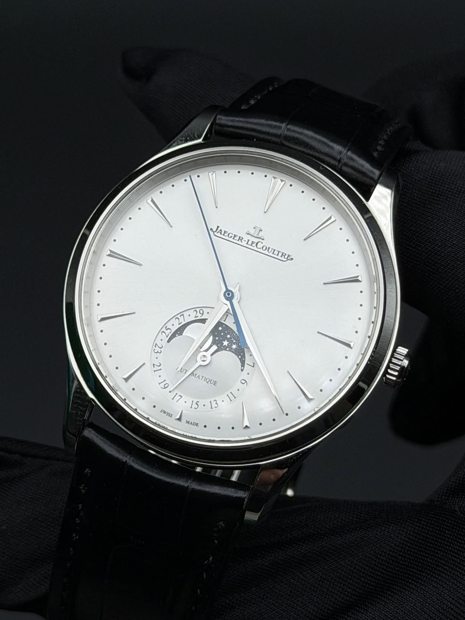 May be an image of wrist watch and text that says 'JAEGER JAEGER-LECOULTRE -LECo LEC LECOULTRE I I 12 9 UT MATIQUE ATI 6 IQUE SWISS MADE و ।''