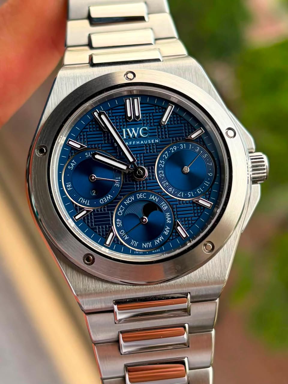May be an image of wrist watch and text that says '三 I IWC AFFHAUSEN sL' SAT I 31 3 3 ဝ ") FRI 6) m UHO エ o 1 ει ) 16:21 WEE ΝΟν DEC JAN FEB OCT SEP MAR QUE APP inI NNI ላ SWISE ABE…