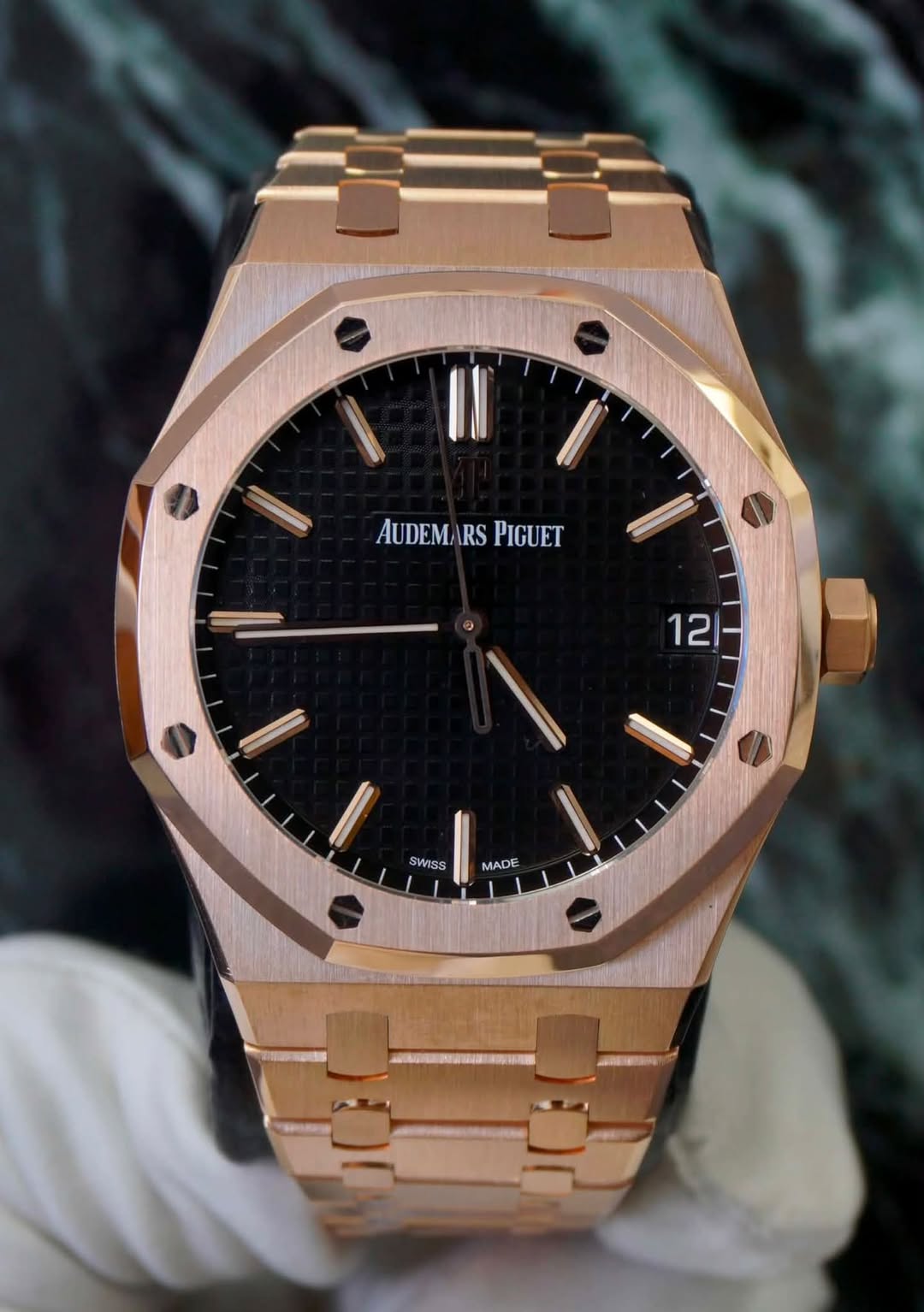 May be an image of wrist watch and text that says 'AUDEMARS AUDEMARSPIGUET RS PIGUET 12| || SWISS MAD MADE'