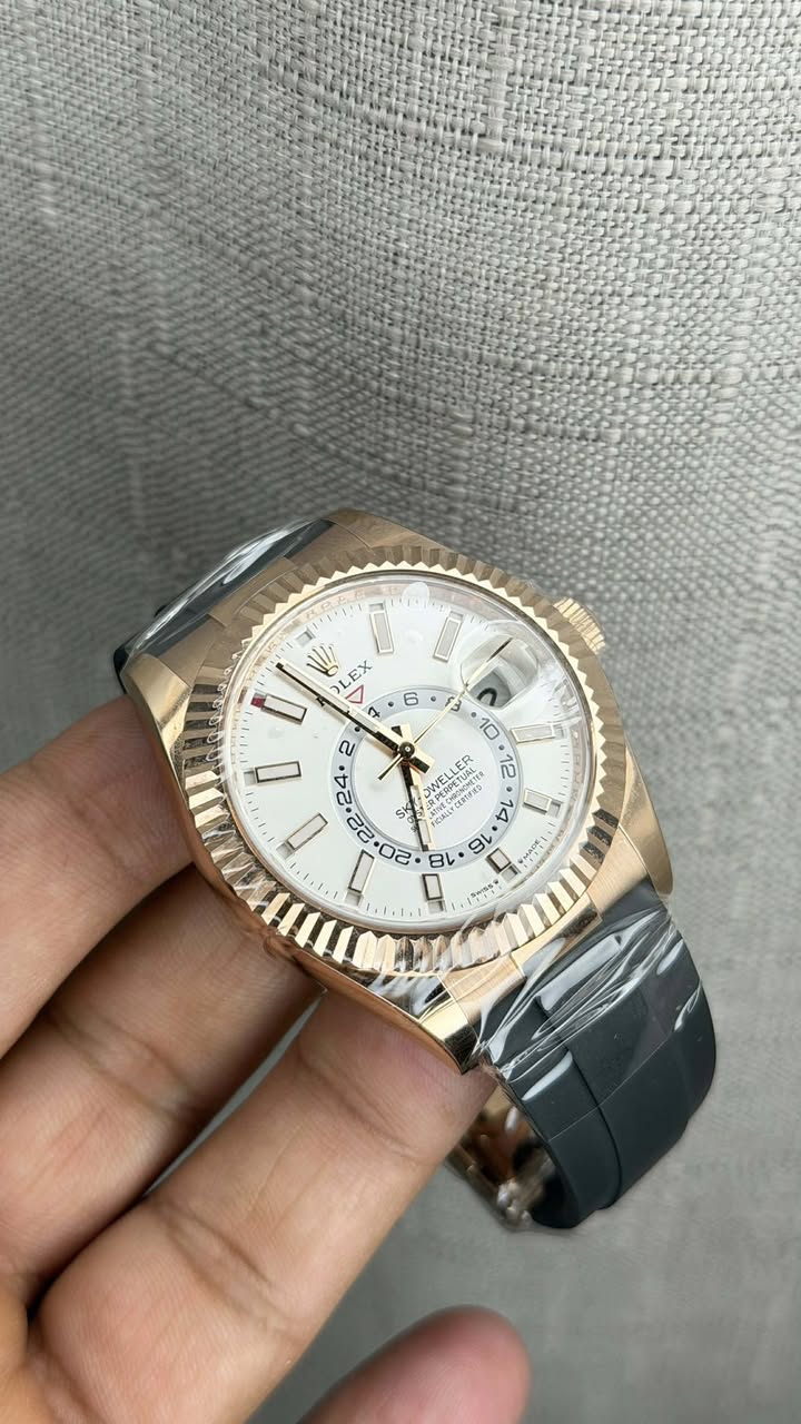 May be an image of wrist watch and text that says '6 W EX 7 A 3 ค 2 10 พ๕ 24 22 ٢ N p E い P8 م Y 12 L جتے O'