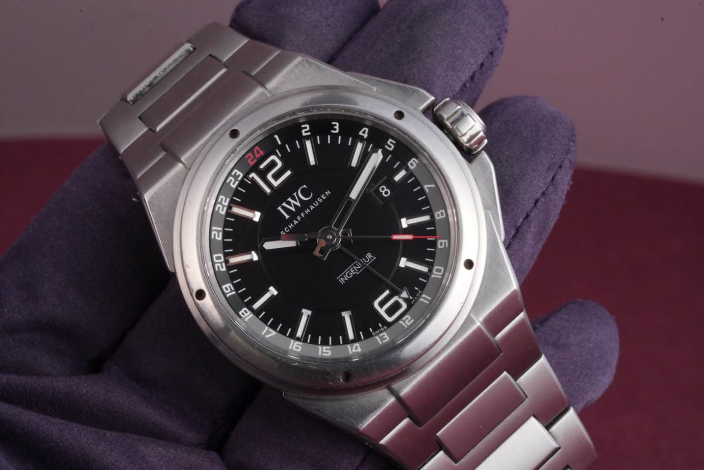May be an image of wrist watch and text that says '2 3 4 1 () I / 5 8 22 ! IWC 21 20 1 L 8 9 61 8 O UR NGEN T 15 15 14'