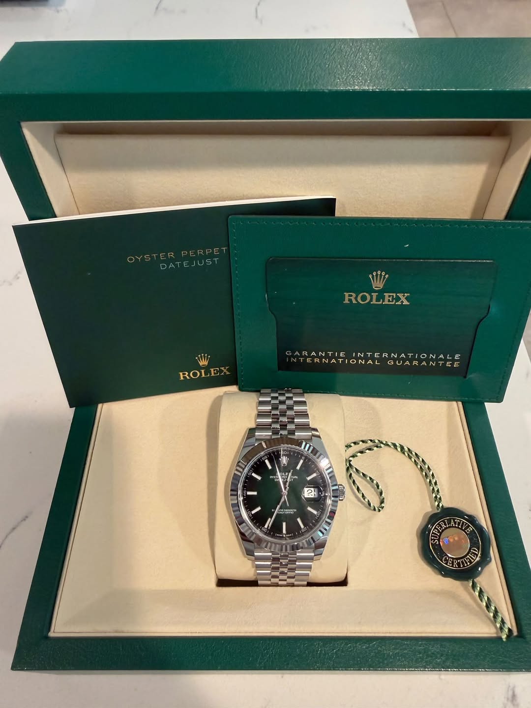 May be an image of wrist watch and text that says 'OY ERPERPET RPET DATEJUST OYSTERPERPET UST ROLEX Wi ROLEX EX ROI GARANTIE ARANTIEINTERNATIONALE TERNATIONALGUARANTEE FERNATIONAL…