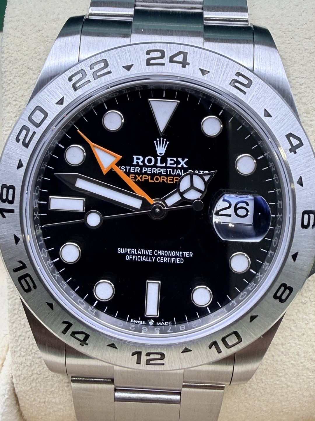 May be an image of wrist watch and text that says '24 22 ー 20 2 ROLEX STER STERPERPETUALAAZ PERPETUAL TUALPAIE 4工月 PERPE TUAL EXPLORER SUPERLATIVECHRONOMETER SUPERLATIVE…