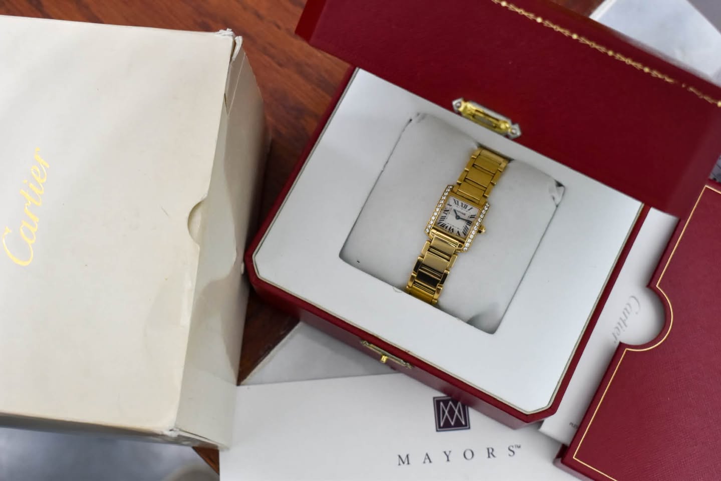 May be an image of wrist watch and text that says 'م cat mpn (נווקוכן MAYORS'