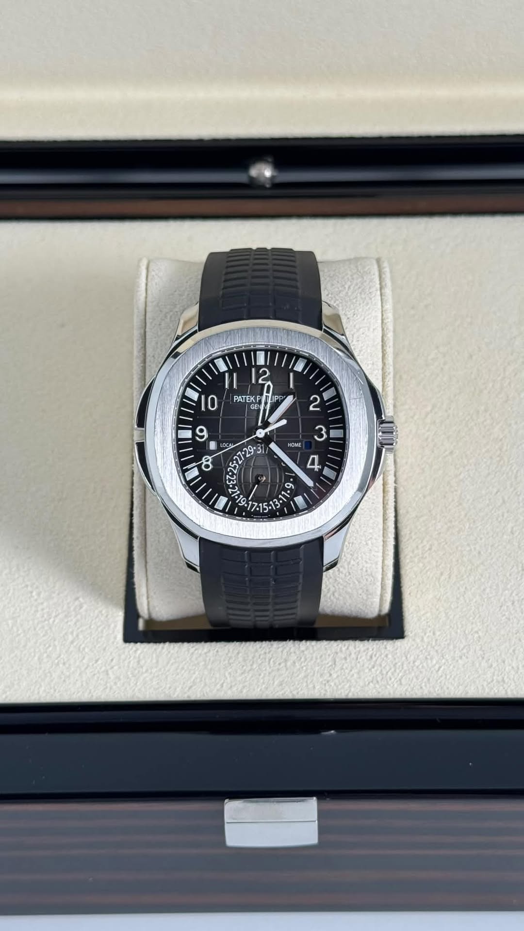May be an image of wrist watch and text that says '12 0 PATEKP O HONE . ف'