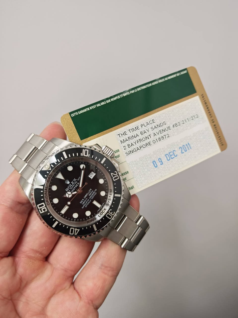 May be an image of wrist watch and text that says 'ARUE DISTRIBUTEUR AGREE ROLEX 体ME0 ACIAUT CETTE GARANTIE EST EST VALAS ALABLEQK QUJE EMPLIEETGATEL DATEE 10 PLACE SANDS AVENUE…