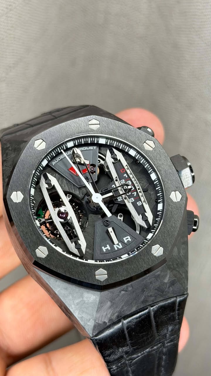 May be an image of wrist watch and text that says 'יוייוייוייוי וויייין A PIGUET AUDE O וייויין וייוייויין יוייוייויין השיןייוייו 0 K 4 ស 0 HNR HNF N Η'