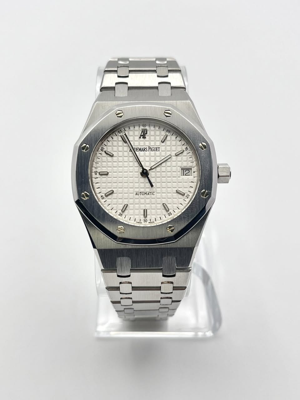 May be an image of wrist watch and text that says 'E DEMARS PIGUET 0 12 H AUTOMATIC BY ١ = 35 미 & 42 つ ១ I 9'