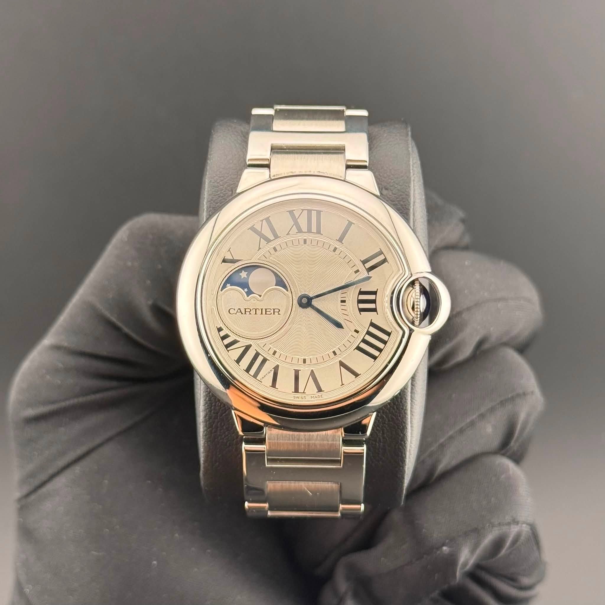 May be an image of wrist watch and text that says 'XIXII XI XII I ERHES CARTIER VTV 1 LA L'