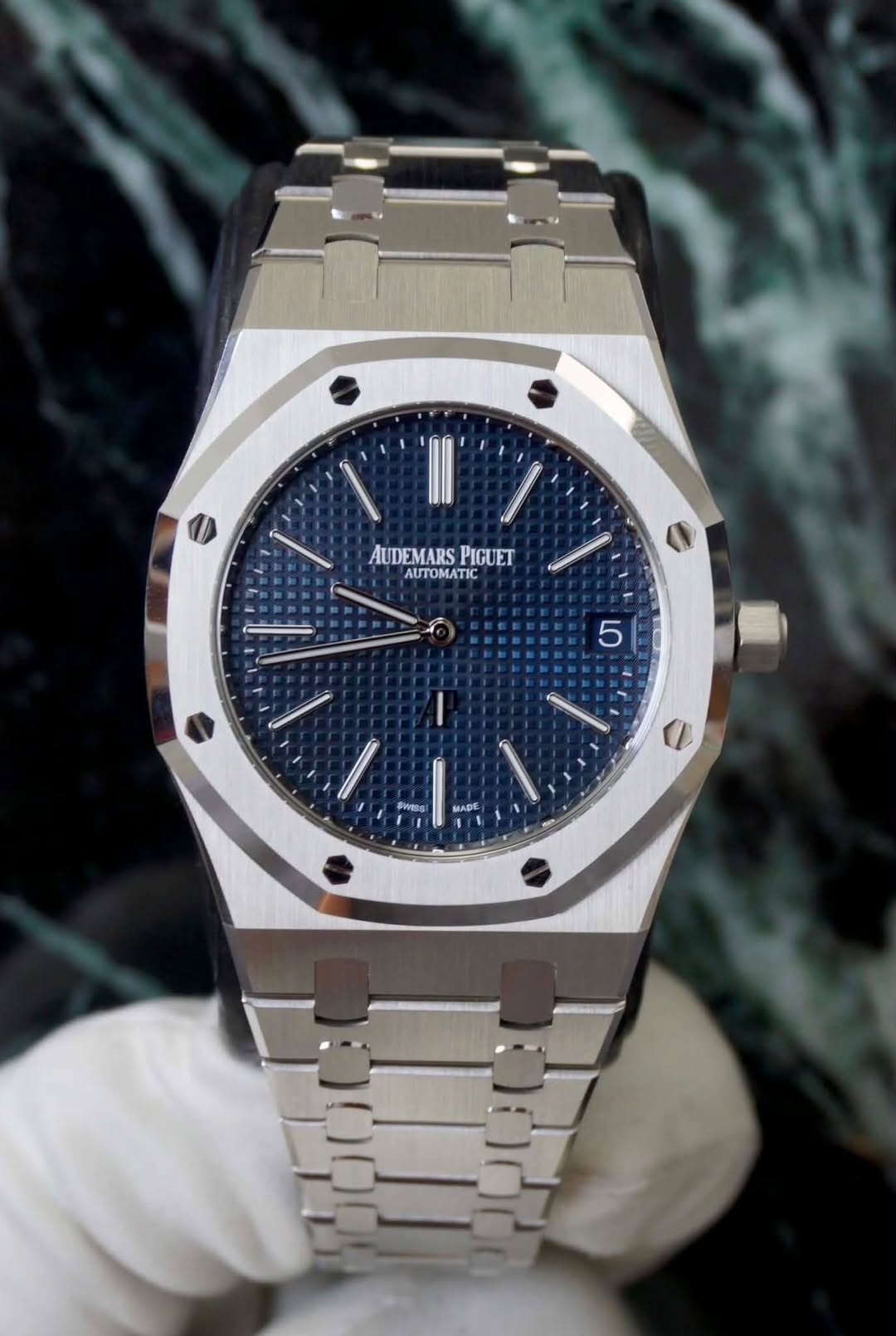 May be an image of wrist watch and text that says 'AUDEMARS AUDEMARSPIGUET PIGUET AUTOMATIC 5 i PWSS mApE'