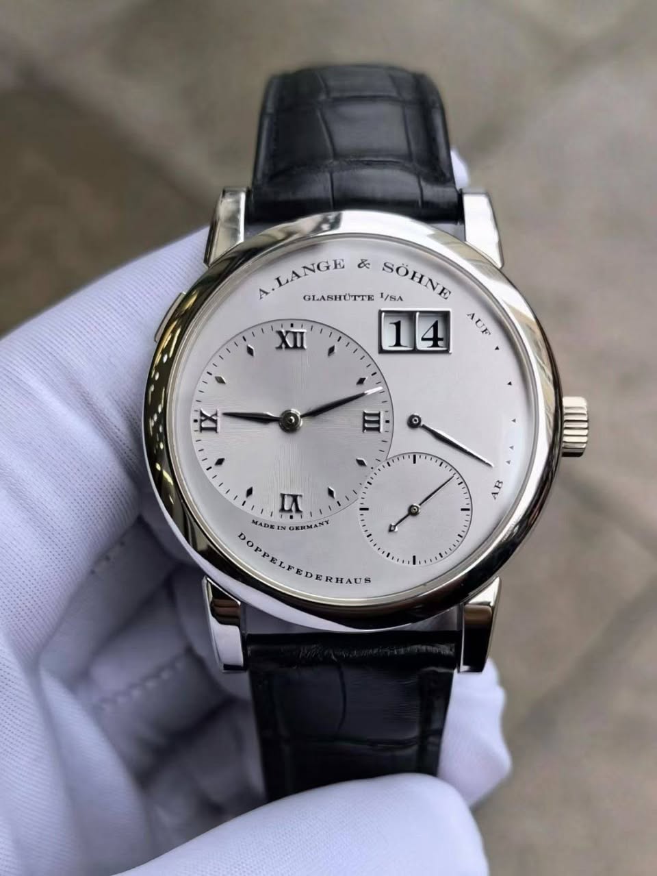 May be an image of wrist watch and text that says 'A .LANGE み GLASHUTTE SOHNG 1/SA SOHNE 14 1 AUF ב 目 ማ LT LB IA MADEIN DOPPELFEDERHACE GERMANY ERHAUS'