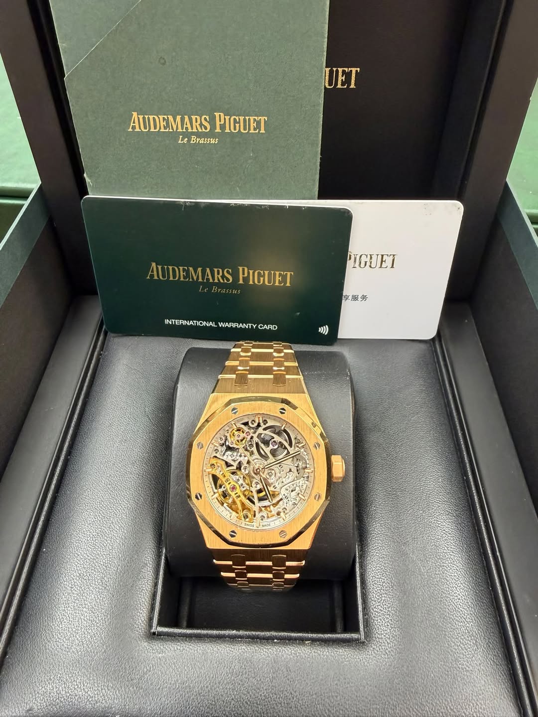 May be an image of wrist watch and text that says 'UET AUDEMARS PIGUET Le Brassus AUDEMARSPIGUE Brassı Brassus EL AUDEMARS PIGUET D... PIGUET 夕服务 INTERNATIONAL WARRANTY…