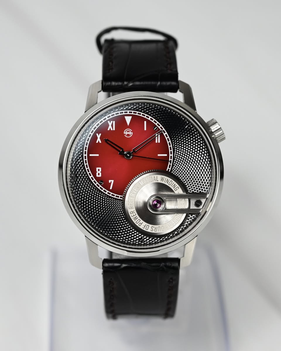 May be an image of wrist watch and text that says 'ت Ι X I 8 1 WINDING POMER 1O החעל'