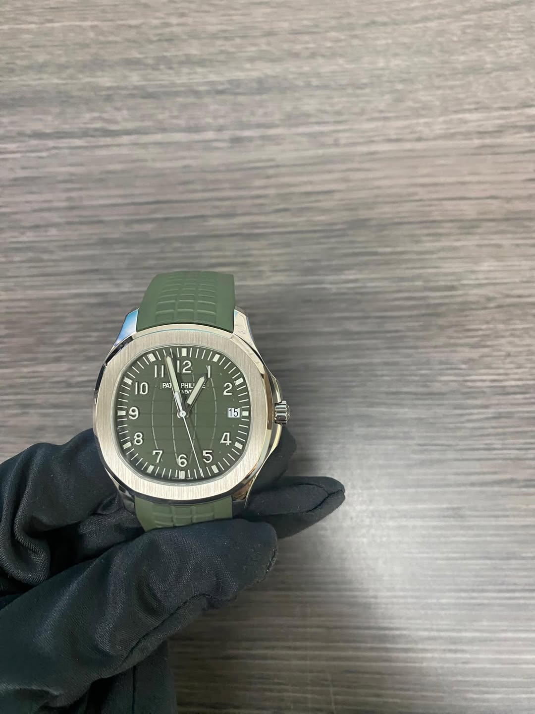 May be an image of digital watch and text that says '12 BAT PHIL ☬ O 6'