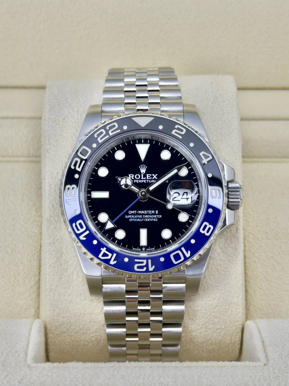 May be an image of wrist watch and text that says '2 4 ROL ROLEX EX PERPETUAL UAI 24 GMT- GMT-MASTER . ONOMETE ETER ER MNE FIIALLYC G-M FICIBALY YCERTF CERTF PERLATNE CHRONOMETE -…