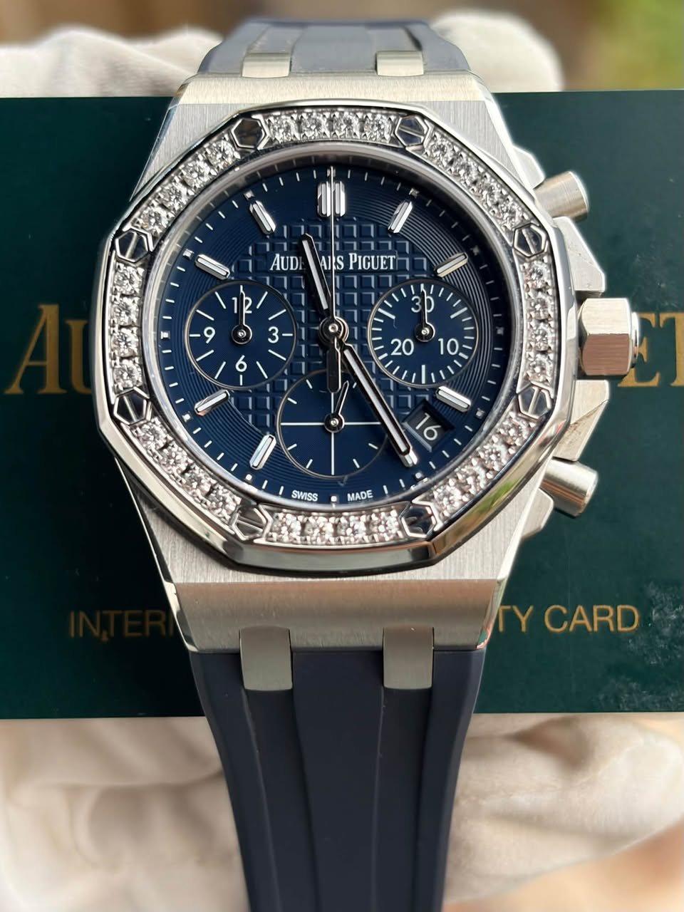 May be an image of wrist watch and text that says '1 AUDI AS SPIGUET PIGUET 9 I 1I 3- ٢ 6 a 20 10 و SWISS MADE TY TY CARD'