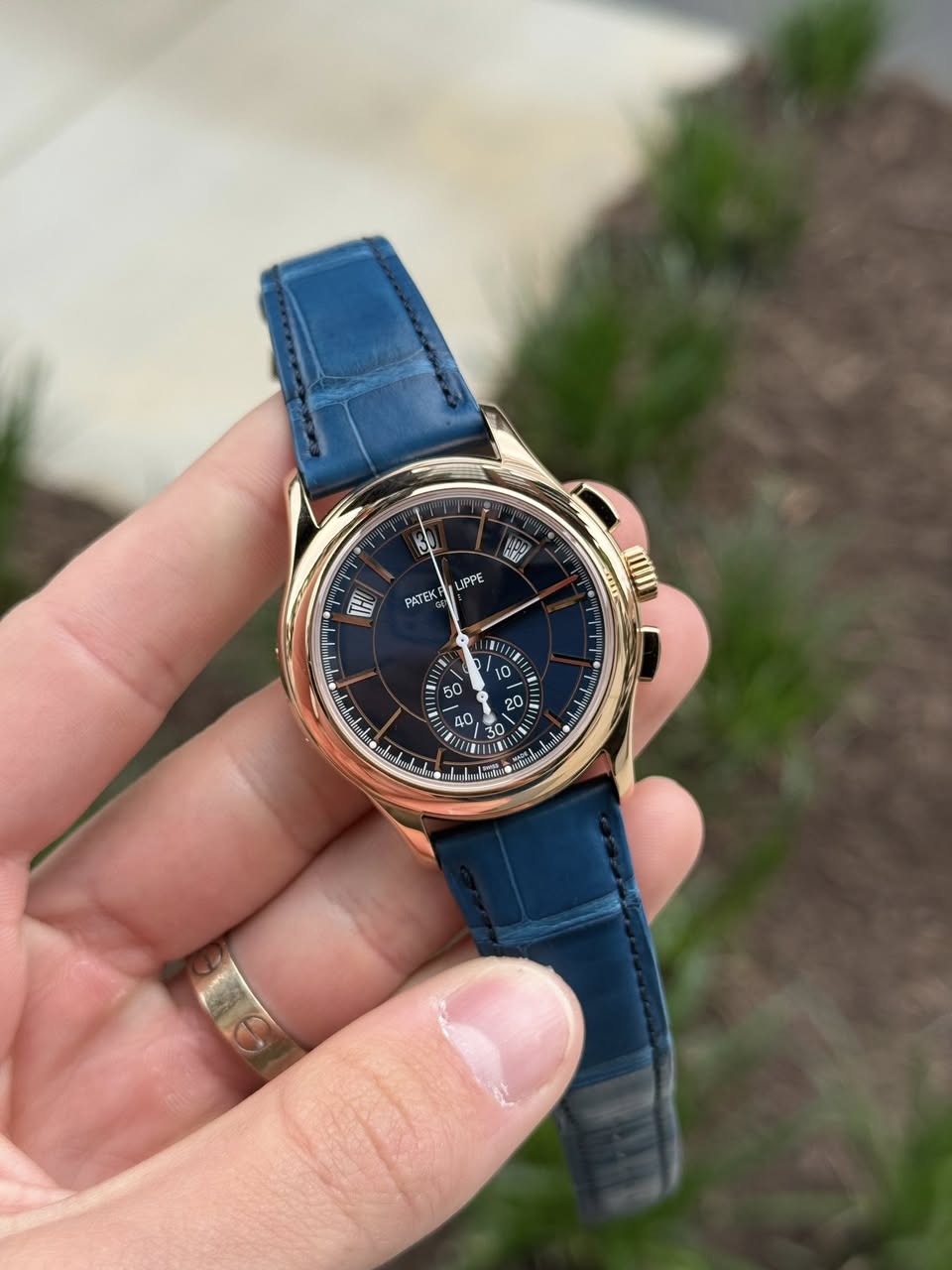 May be an image of wrist watch and text that says '19 IPPE PATE TH ጣማም WIII 10 1= م 10 0'