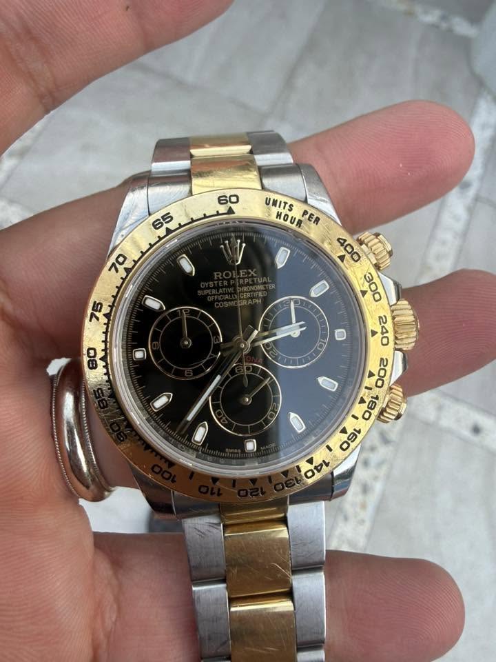 May be an image of wrist watch and text that says ' UNITS HOUR PER ,180 แพ '