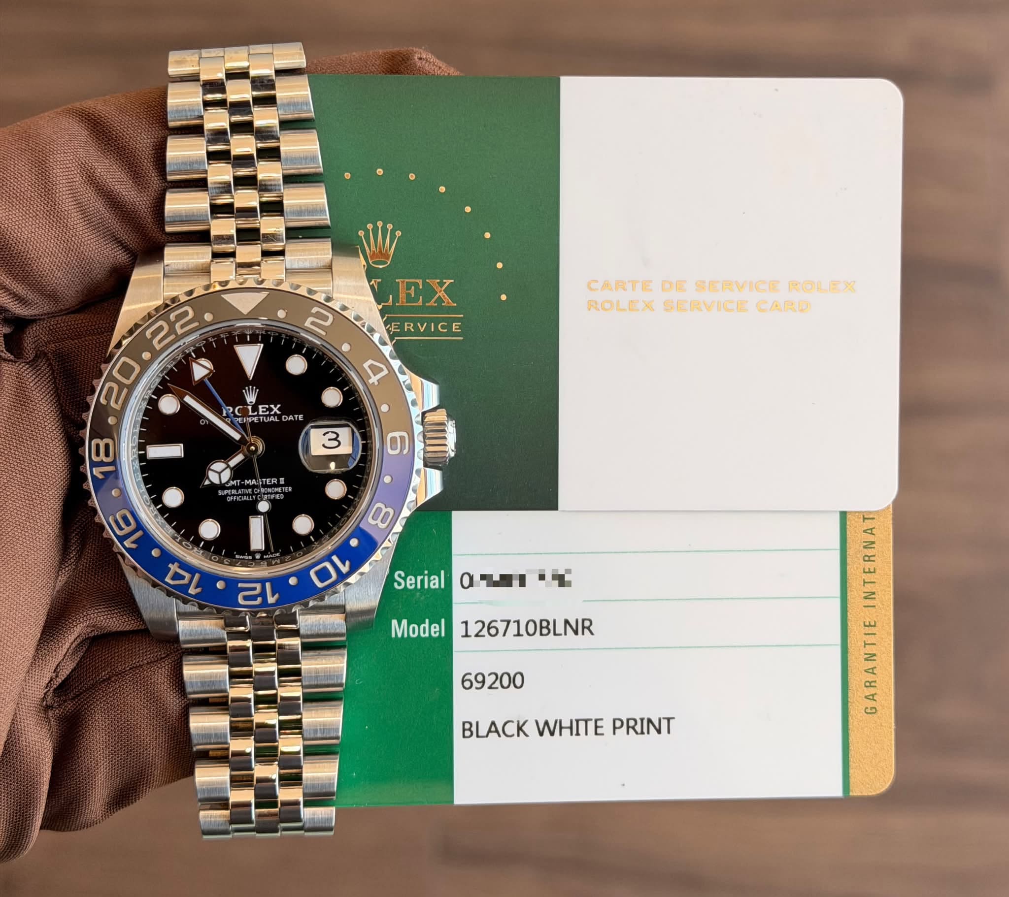 May be an image of wrist watch and text that says 'ん W EX E RVICE E 2 22 20 CARTE CARTEDESERVICEROLEX DE SERVICE ROLEX ROLEXSERVICECARD ROLEX SERVICE CARD 4 UI RC LEX مب FTUAL…