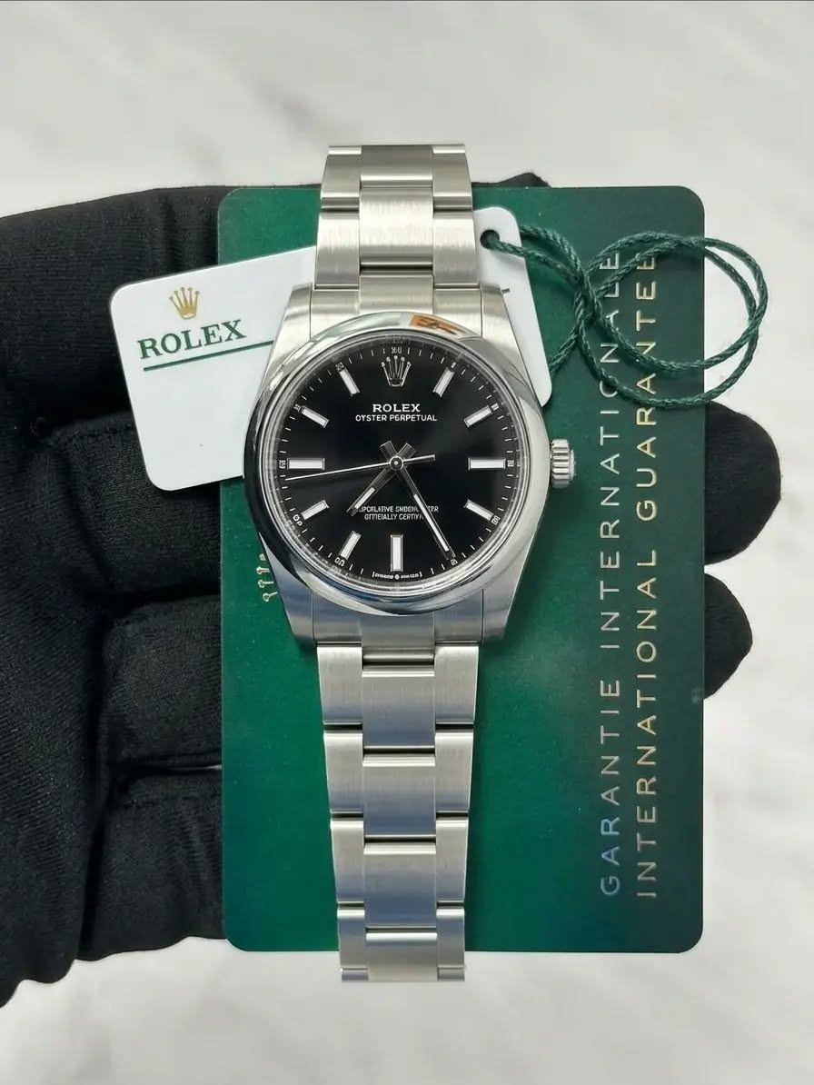 May be an image of wrist watch and text that says 'ROLEX ROLEJ OTST TSTERPER PERPE TUAL प ารนาตร e 179 NTEE WO INTERNATIONA GUARA GARANTIE T GUARANTEE INTERNATIONAL IONALGUARANTEE…