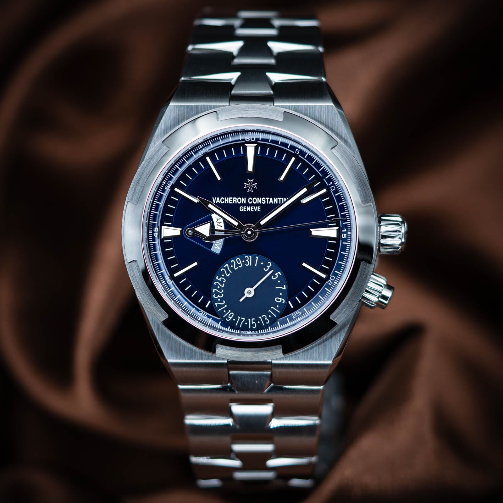 May be an image of wrist watch and text that says 'PEN VACHERON CONSTANTI GENEVE 台 45 INA : I • O ف AIII R o 7-15 15.'