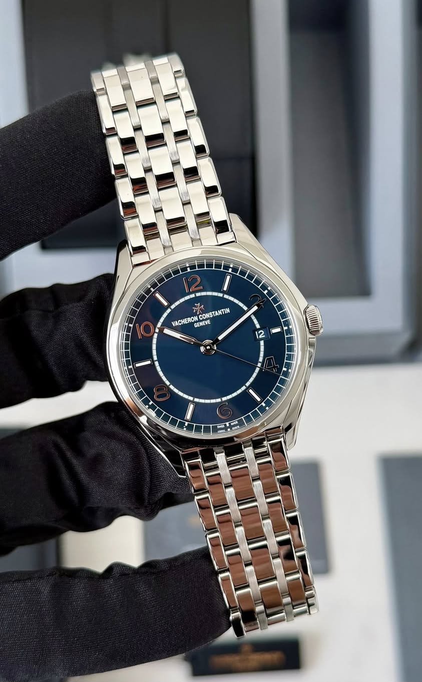 May be an image of wrist watch and text that says 'मेर CONSTANTIN VACHERON ENEVE 2 I'